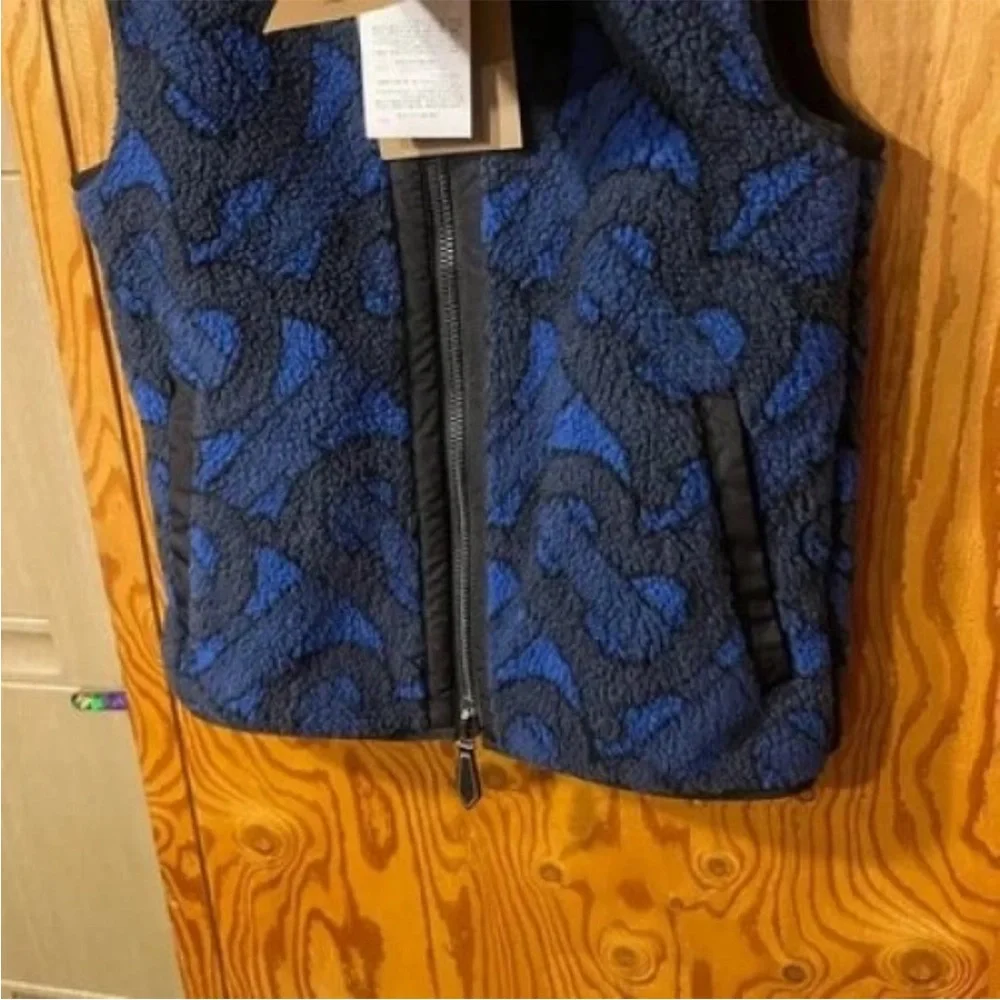 Burberry Men's Blue and Black Down Patterned Vest - Picture 3 of 9
